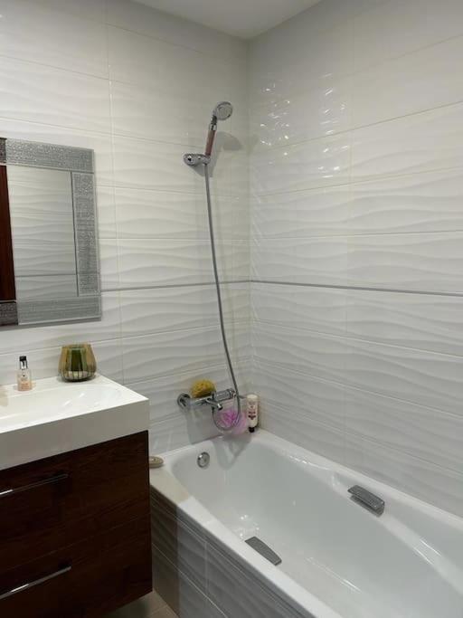 2 Line Apartment Capnegret Алтеа Екстериор снимка